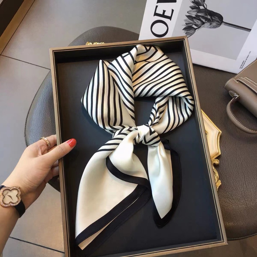 70×70cm Satin Square Scarf, Si - Scarf Silk Square recension och pris