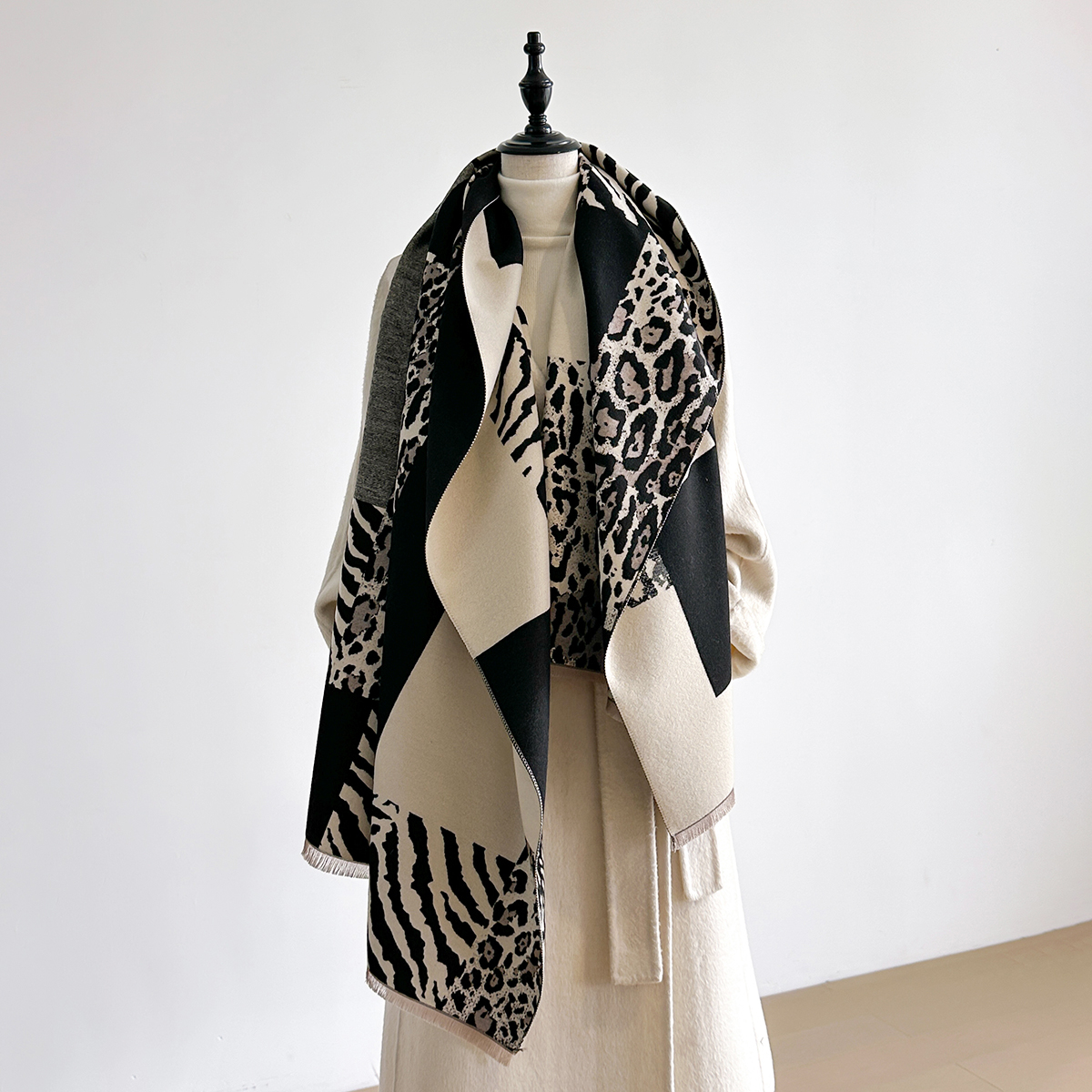 New Brand Elegance Two-Sided L - Woven Scarf Blanket recension och pris
