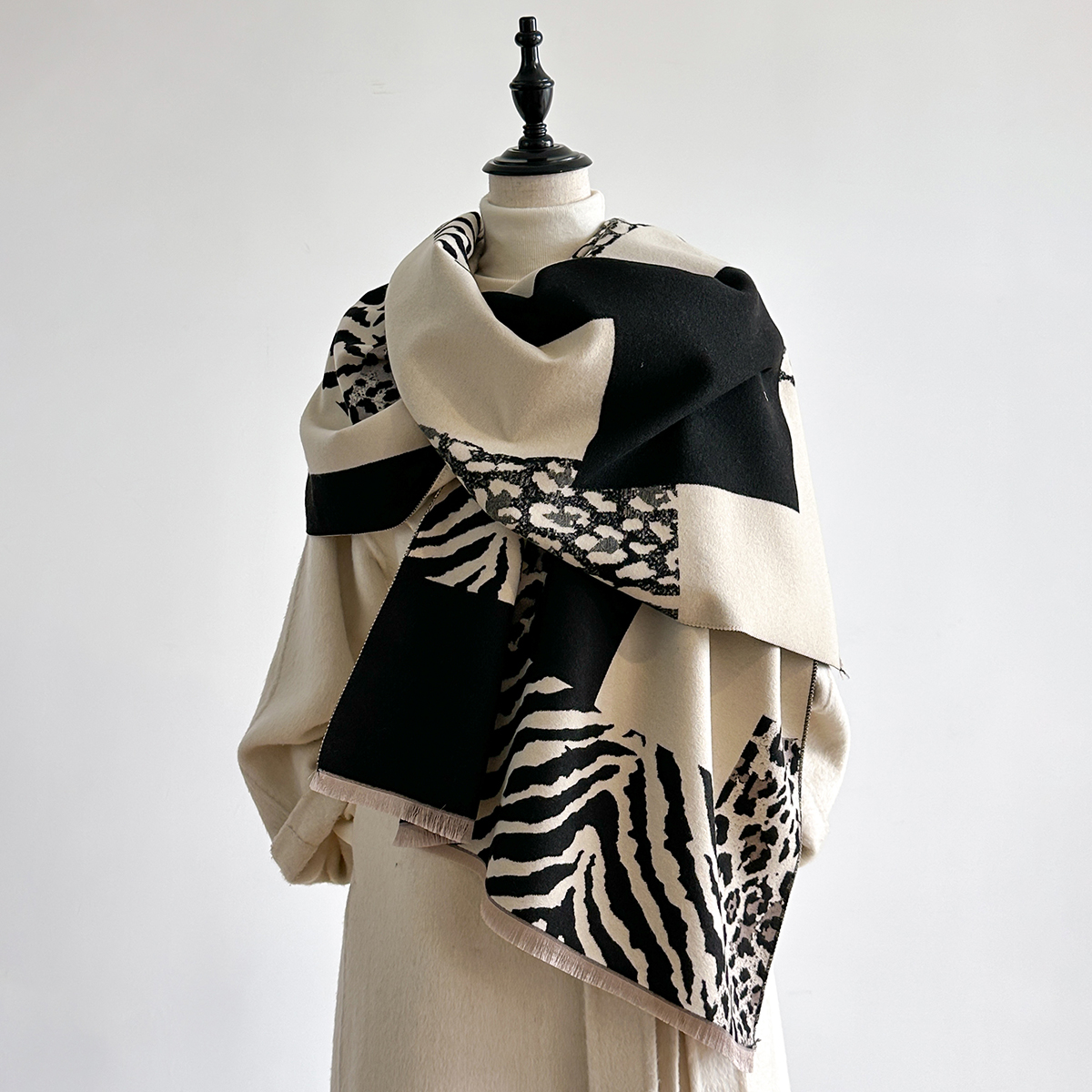 New Brand Elegance Two-Sided L - Woven Scarf Blanket recension och pris