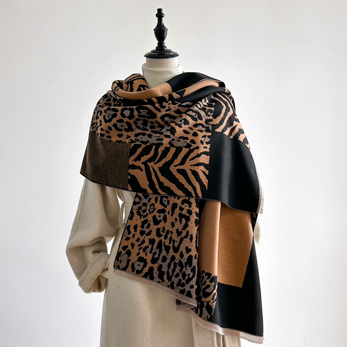 New Brand Elegance Two-Sided L - Woven Scarf Blanket recension och pris